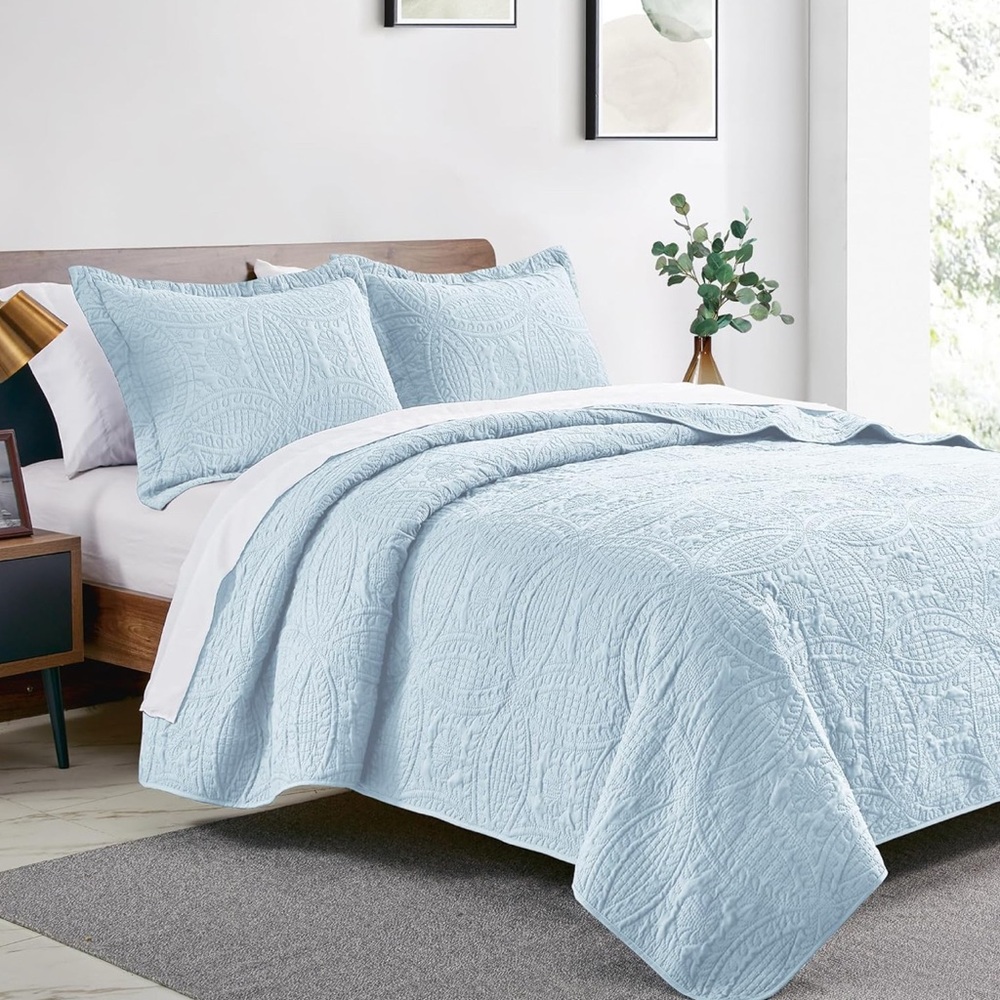 Love's Cabin King Size Quilt Set. Spa Blue. New!! For All Seasons. (106”x96”)